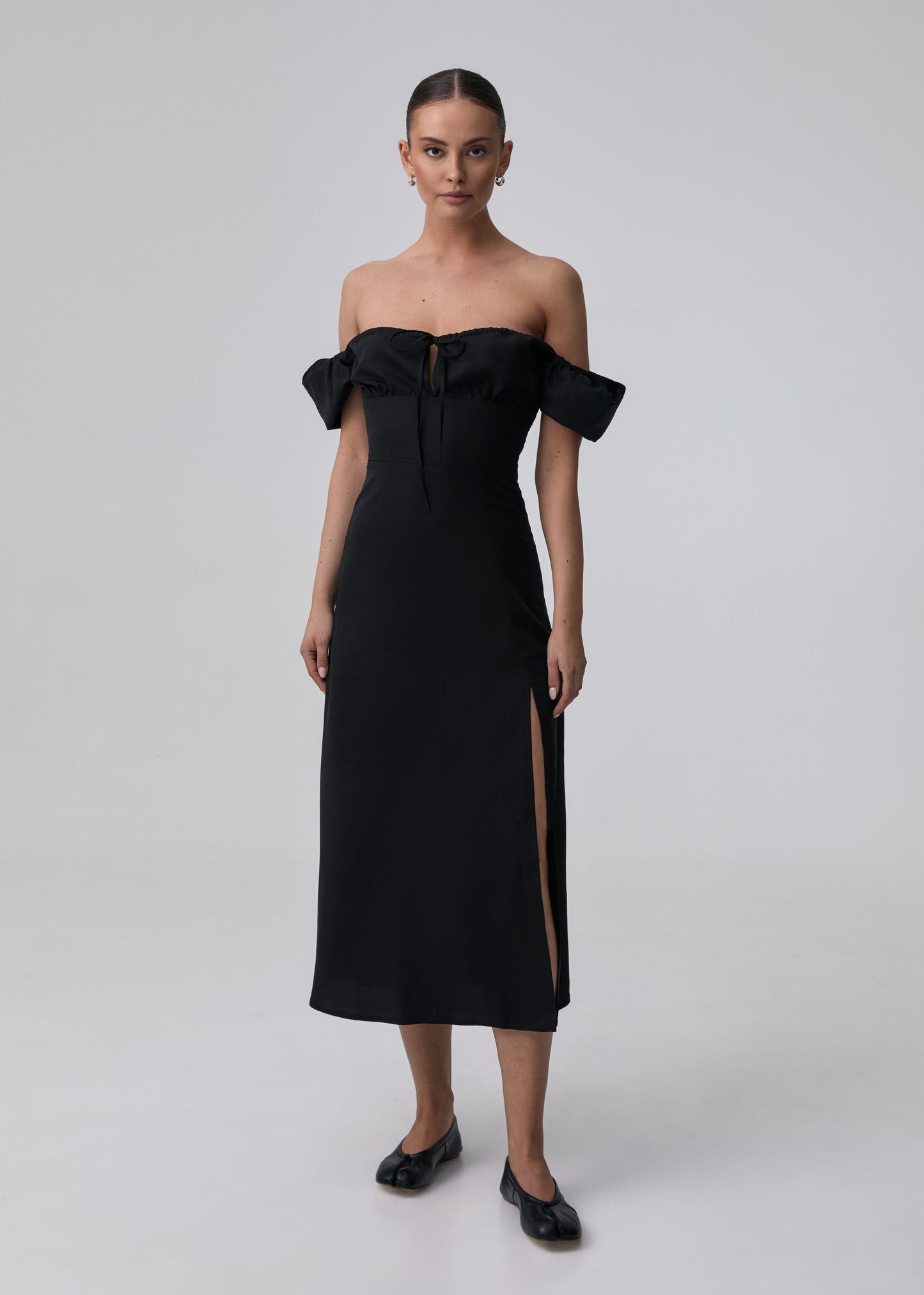 SUKIENKA JULITA ROMANTIC BLACK SATIN LECOLLET